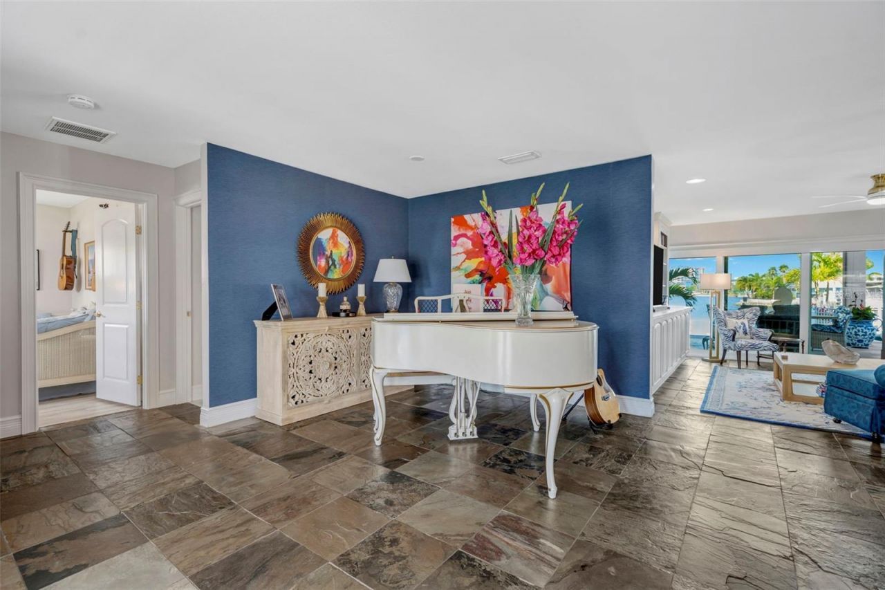 3924 Versailles Drive, Tampa, FL 33634 Photo