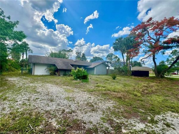 213 Lincoln AVE, LEHIGH ACRES, FL 33936