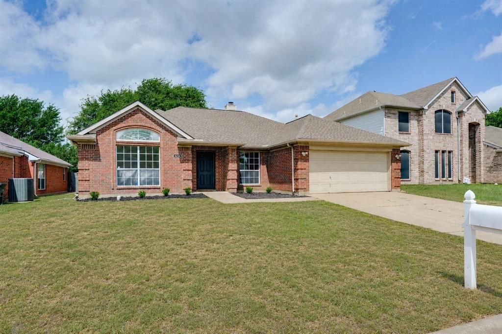6234 St Leonard Drive, Arlington, TX 76001 Main Photo