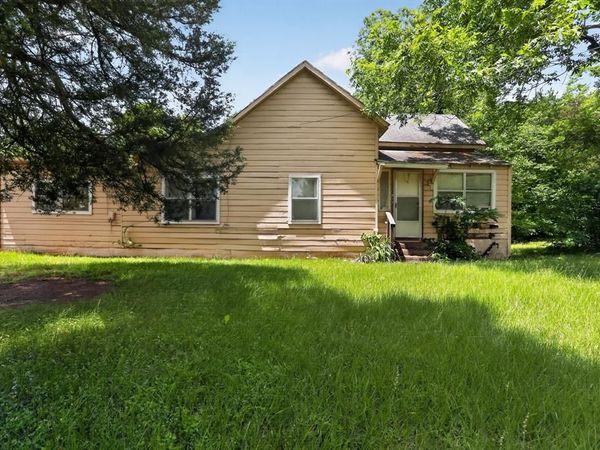911 W Reagan Street , Palestine, TX 75801