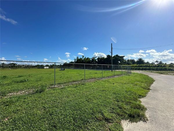 19690 SW 206th St , Miami, FL 33187