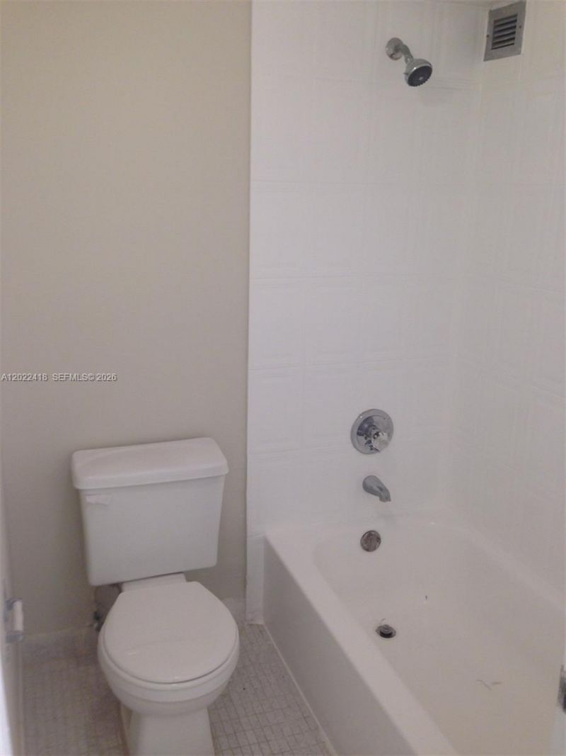 16909 N Bay Rd , Unit 520, Sunny Isles Beach, FL 33160 Photo