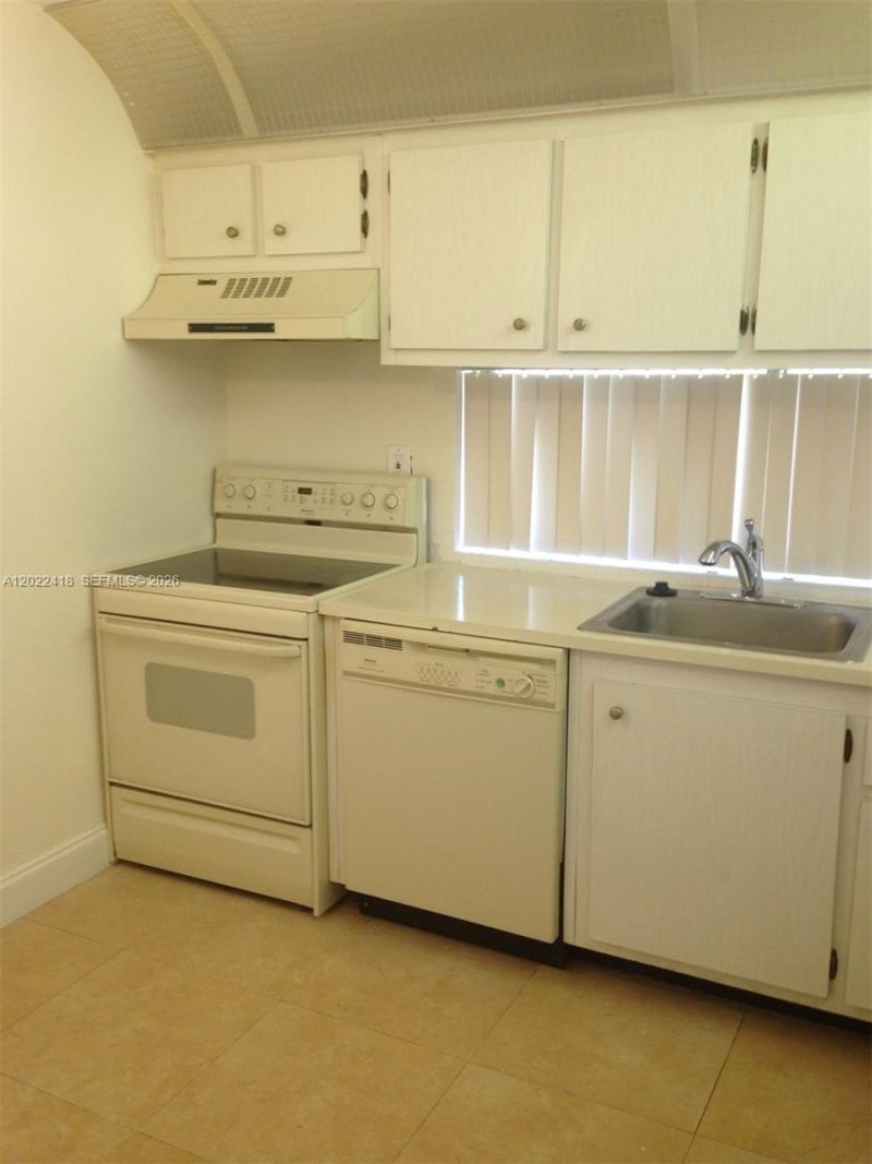16909 N Bay Rd , Unit 520, Sunny Isles Beach, FL 33160 Photo