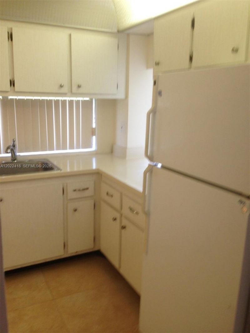 16909 N Bay Rd , Unit 520, Sunny Isles Beach, FL 33160 Photo