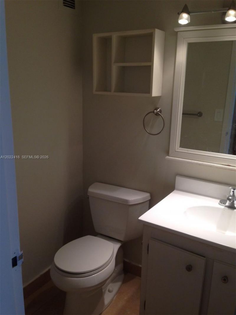 16909 N Bay Rd , Unit 520, Sunny Isles Beach, FL 33160 Photo