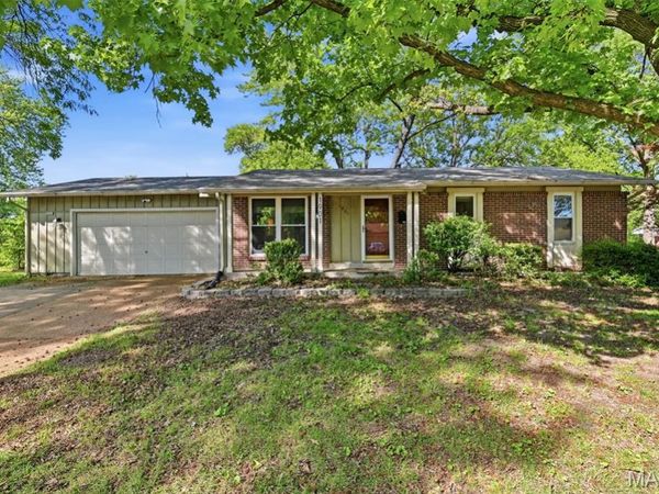 1901 Croftdale Drive, Florissant, MO 63031