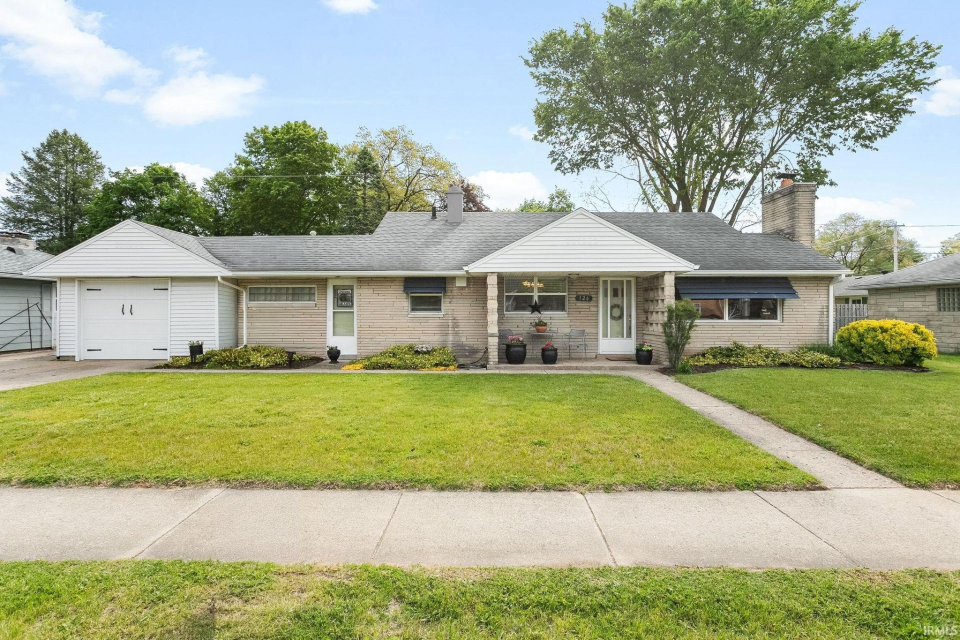 126 S Ironwood Drive, South Bend, IN 46615 Main Photo