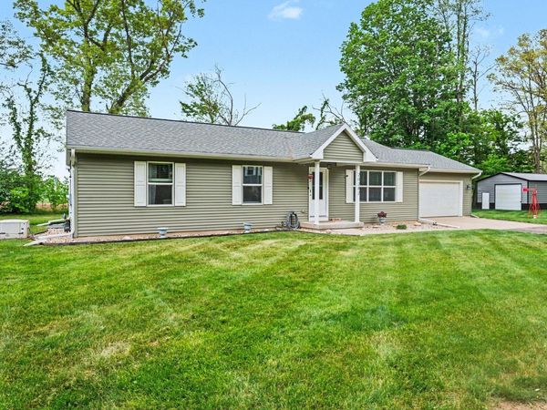 20282 Groveland Avenue, Three Rivers, MI 49093