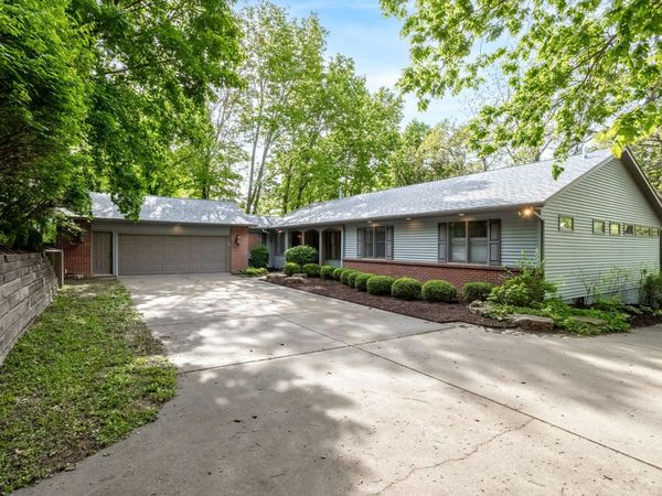 60 Custer Terrace, Bettendorf, IA 52722