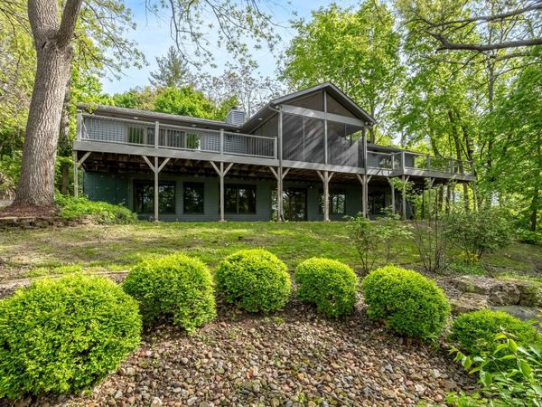 60 Custer Terrace, Bettendorf, IA 52722