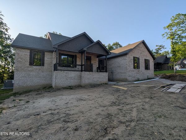 32 Riverchase Drive, Crossville, TN 38571
