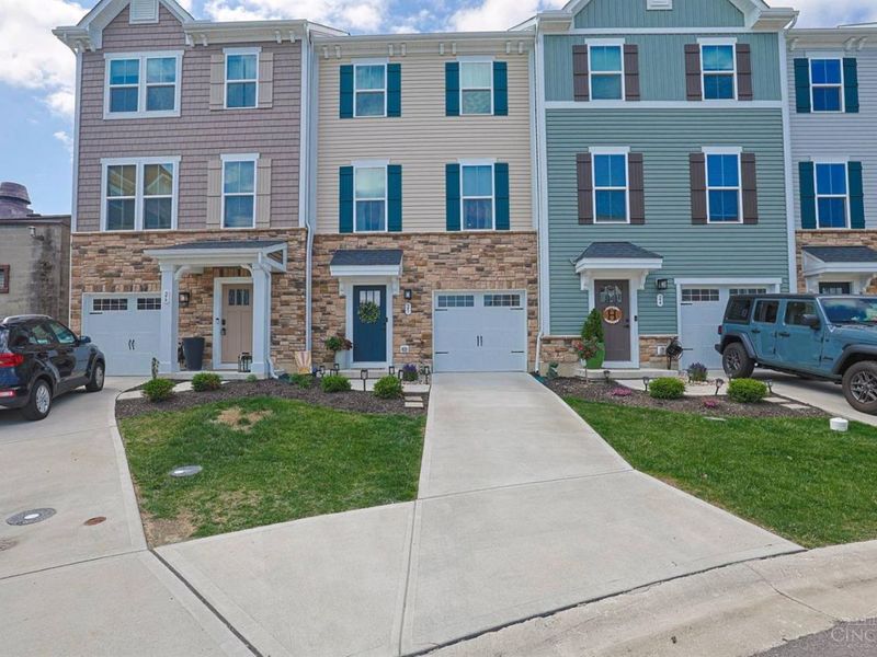 25 Wentworth Lane, Cincinnati, OH 45236 Photo 1