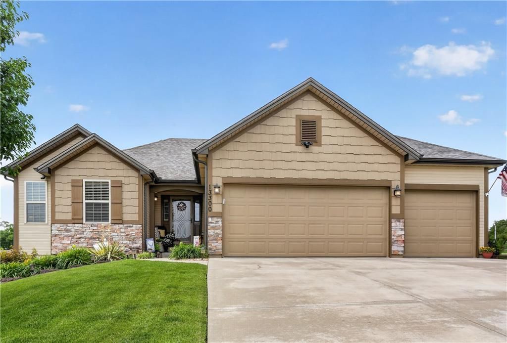 13300 N Copper Ridge Drive, Platte City, MO 64079 Main Photo