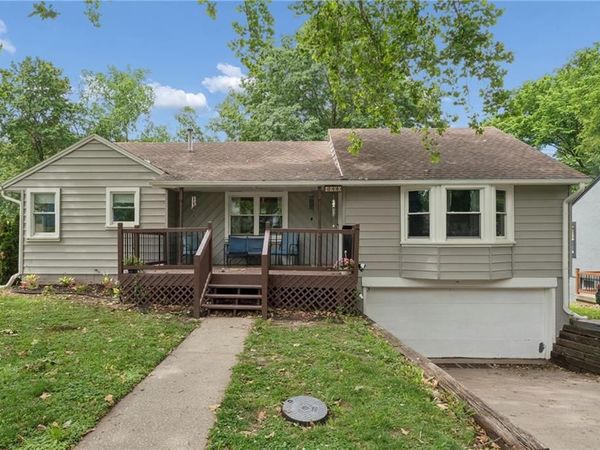 4900 NE Park Lane, Kansas City, MO 64118