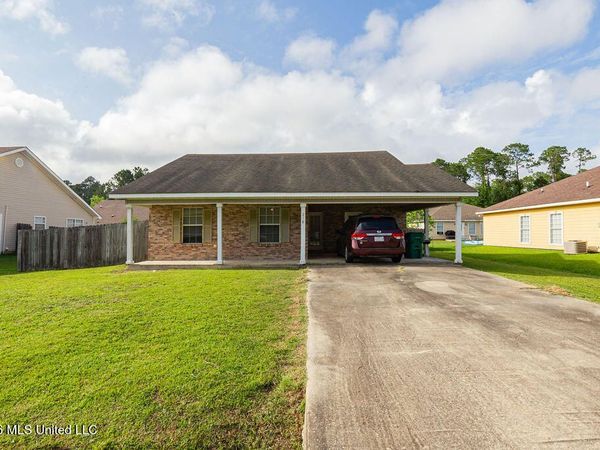 218 Dogwood Street, Waveland, MS 39576