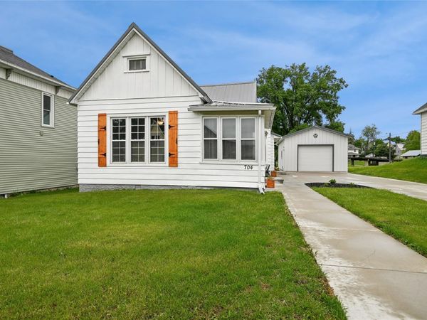 704 15th Street, Belle Plaine, IA 52208