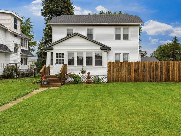 904 2nd Avenue , Vinton, IA 52349