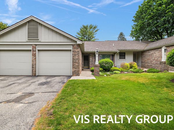 72 Skyline Circle NW, Grand Rapids, MI 49504