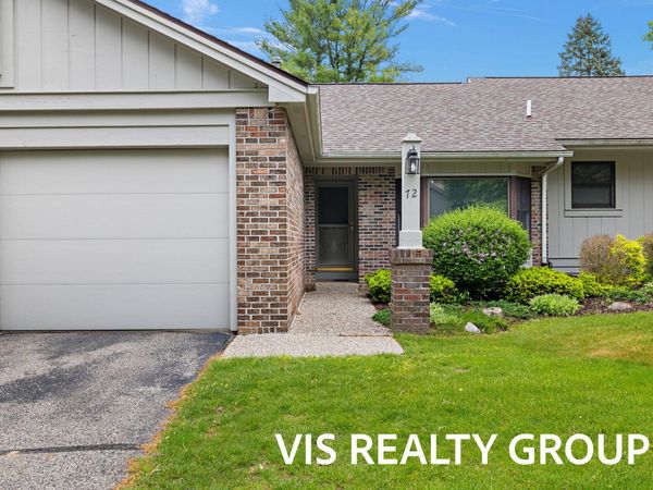 72 Skyline Circle NW, Grand Rapids, MI 49504