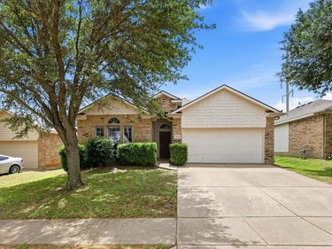 7440 Alverstone Drive, Fort Worth, TX 76120