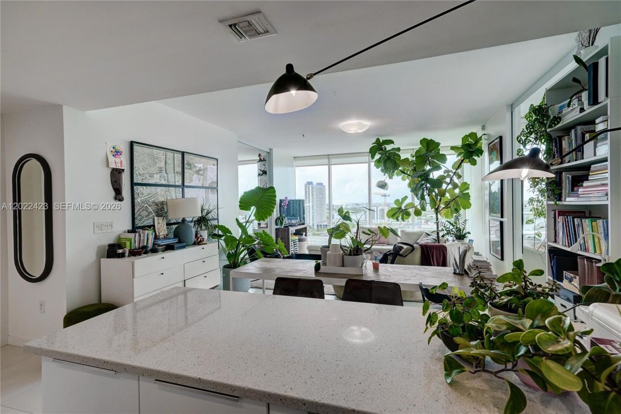 1040 Biscayne Blvd , Unit 1606, Miami, FL 33132 Photo
