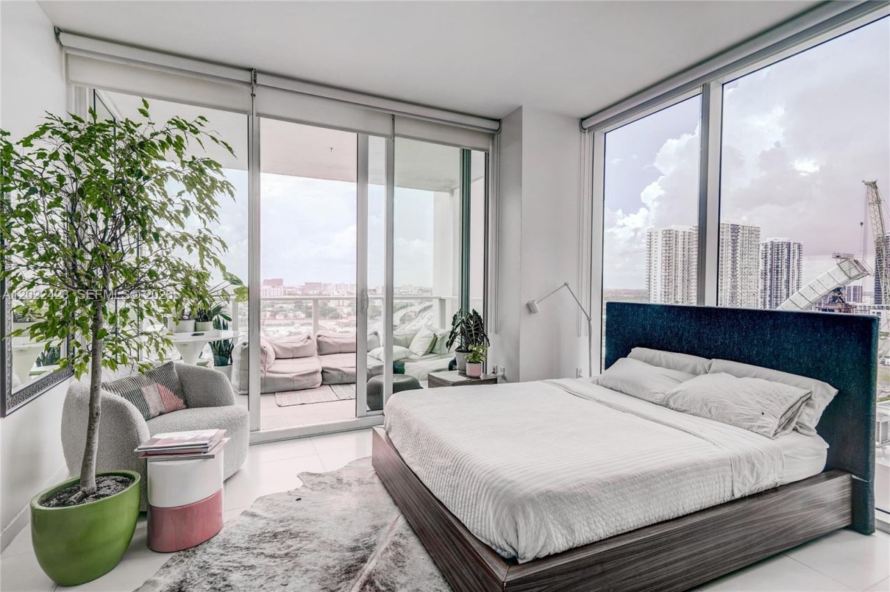 1040 Biscayne Blvd , Unit 1606, Miami, FL 33132 Photo