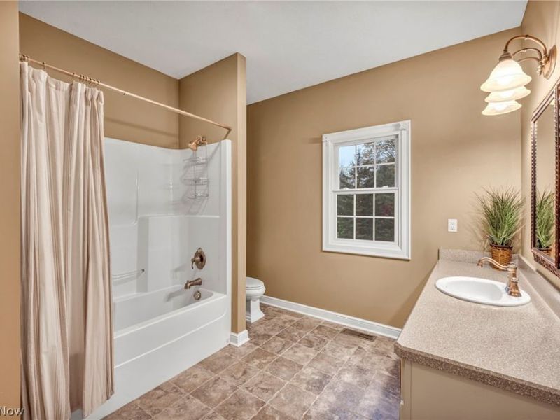 8933 Mountain View Drive, Mentor, OH 44060 Photo 23