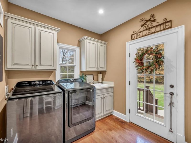 8933 Mountain View Drive, Mentor, OH 44060 Photo 31