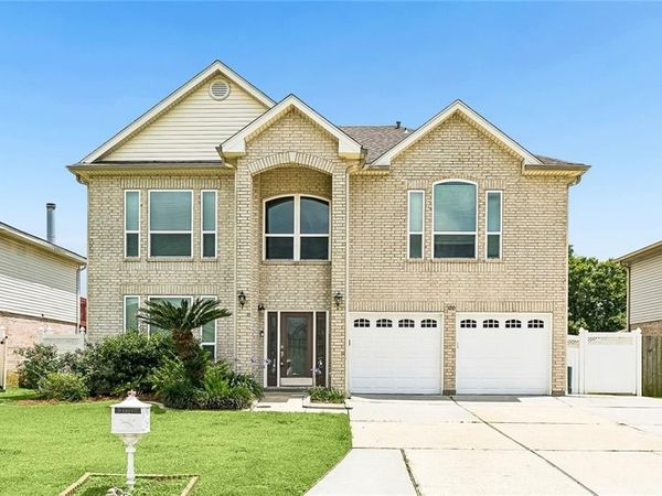 2120 S VILLAGE GREEN Street, Harvey, LA 70058