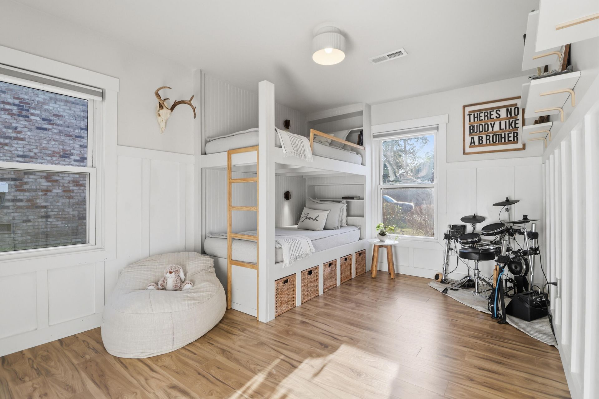 2113 Chancellory Lane Photo 30