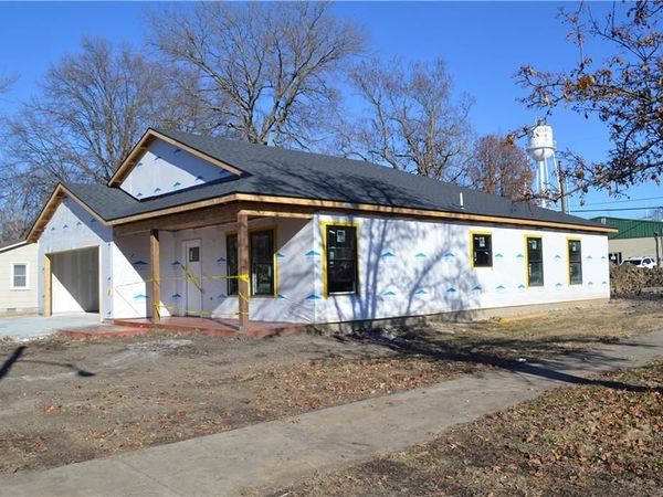 906 S Monroe Street, Lyndon, KS 66451