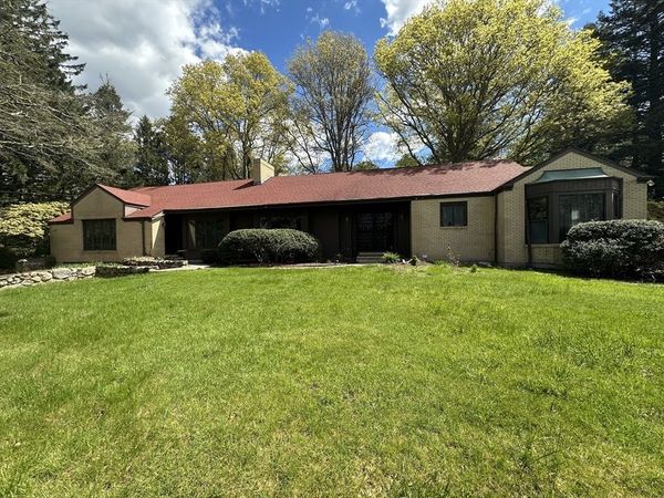 1049 Tucker Rd, Dartmouth, MA 02747