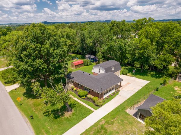 1117 Peninsula Dr, Gallatin, TN 37066