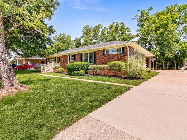 1117 Peninsula Dr, Gallatin, TN 37066
