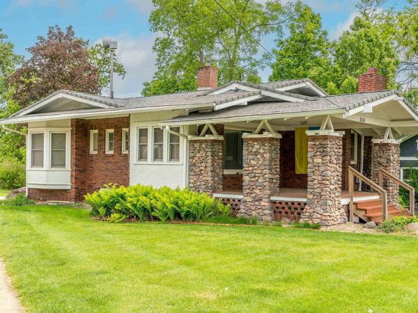 2114 California Street, Cedar Falls, IA 50613