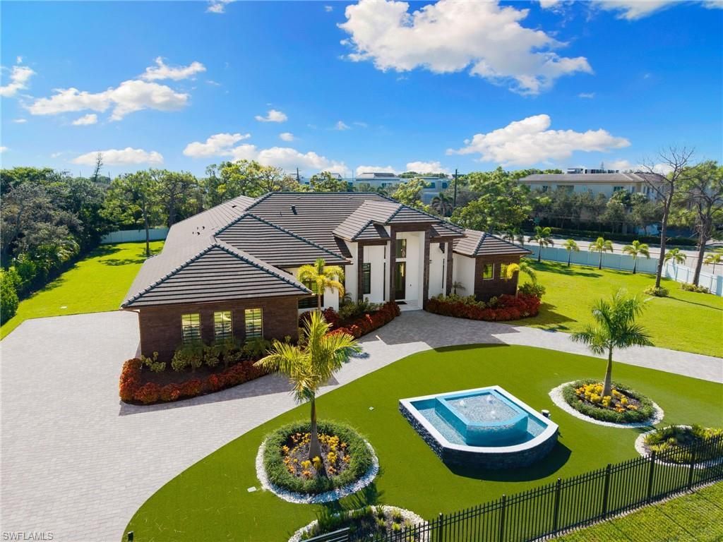 10 Caribbean Rd , Naples, FL 34108 Photo