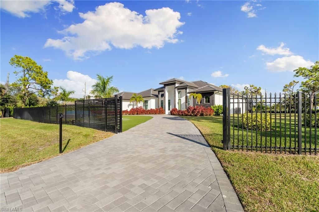 10 Caribbean Rd , Naples, FL 34108 Photo