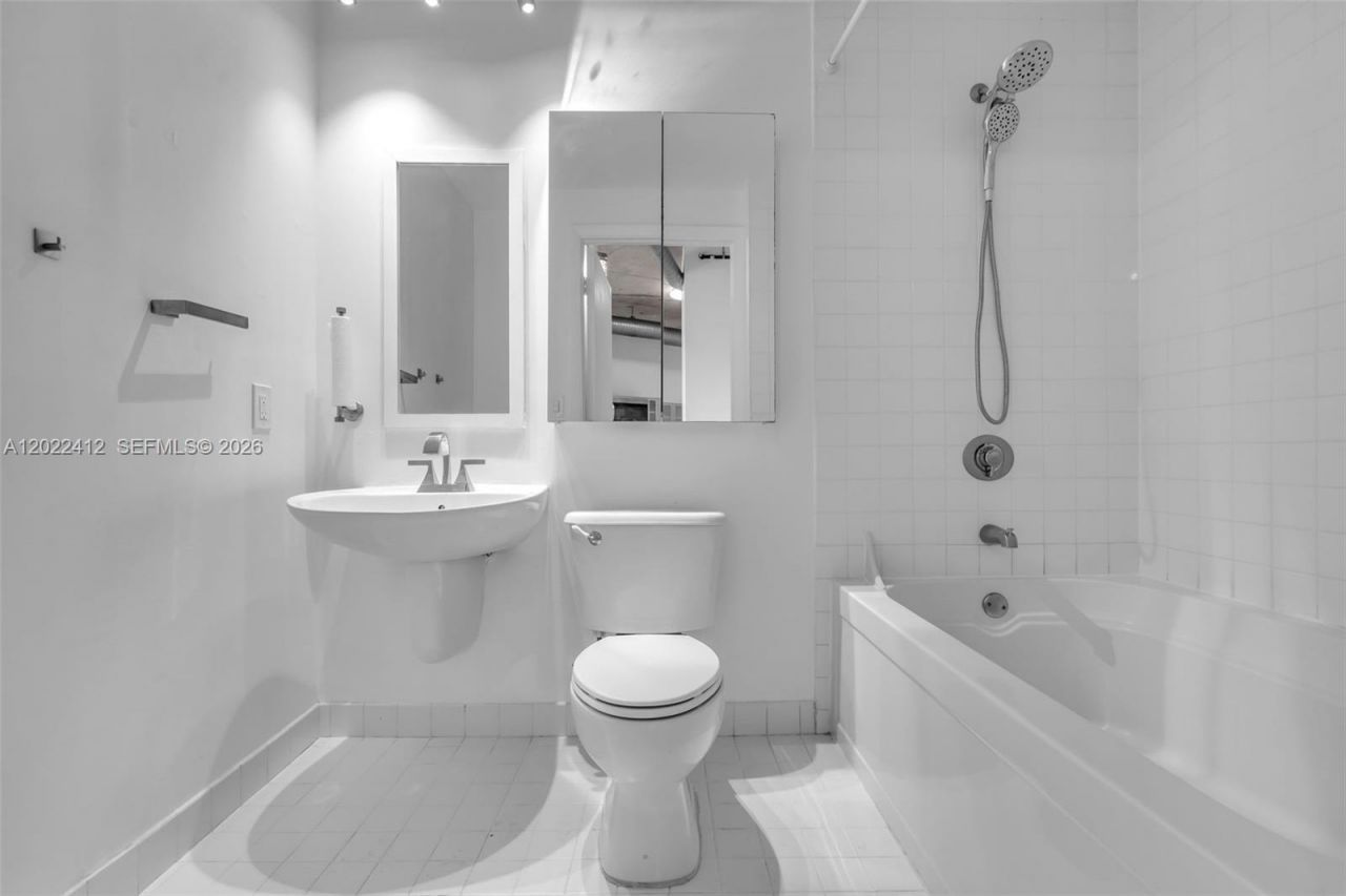 10 SW South River Dr , Unit 907, Miami, FL 33130 Photo