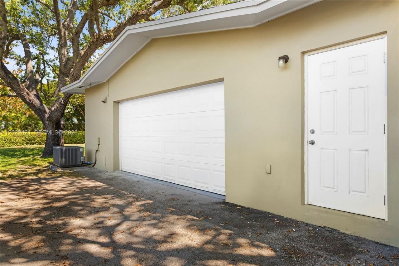 6845 SW 129th Ter , Pinecrest, FL 33156 Photo