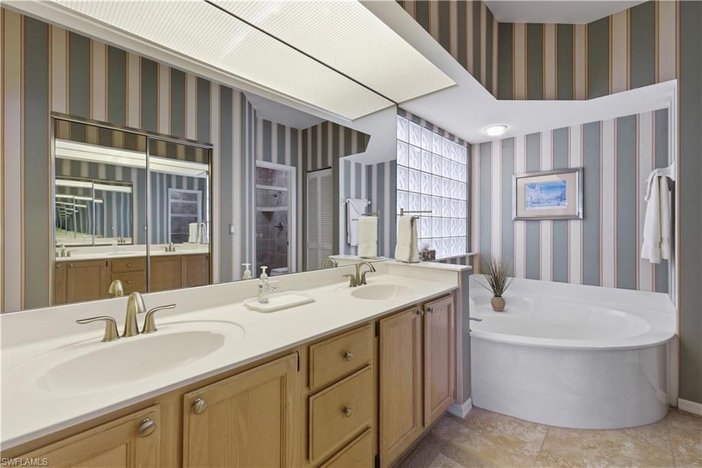 27038 Oakwood Lake Dr , Bonita Springs, FL 34134 Photo