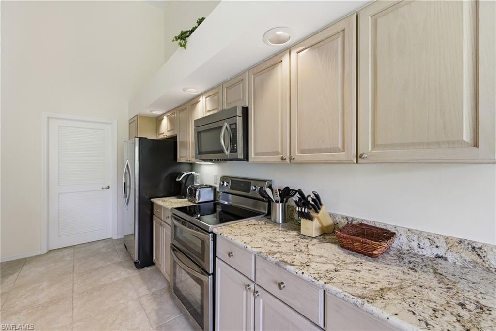 27038 Oakwood Lake Dr , Bonita Springs, FL 34134 Photo