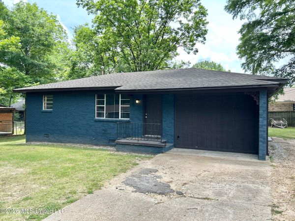 303 Crawford Street, Senatobia, MS 38668
