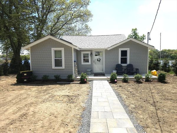 8 Canedy St, Wareham, MA 02576