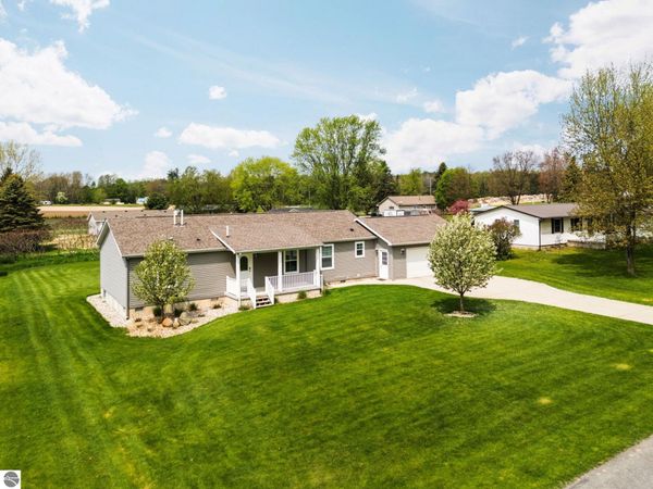 2070 Amy Drive S, Lake City, MI 49651