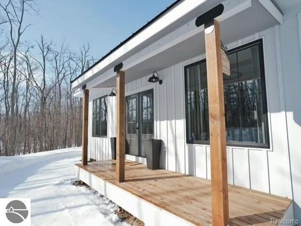 4037 Pleasantview Road S, Harbor Springs, MI 49740