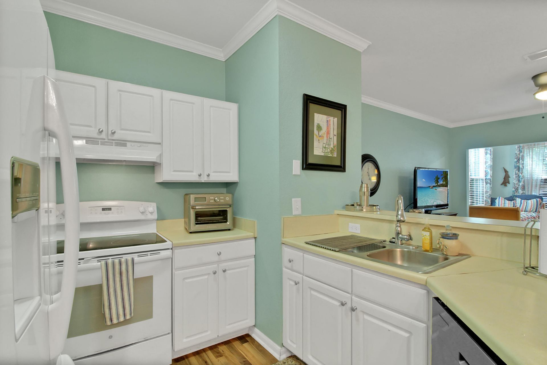 60 Fenwick Hall Allee Alley Photo 10