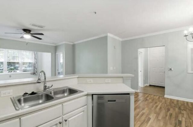 60 Fenwick Hall Allee Alley Photo 12