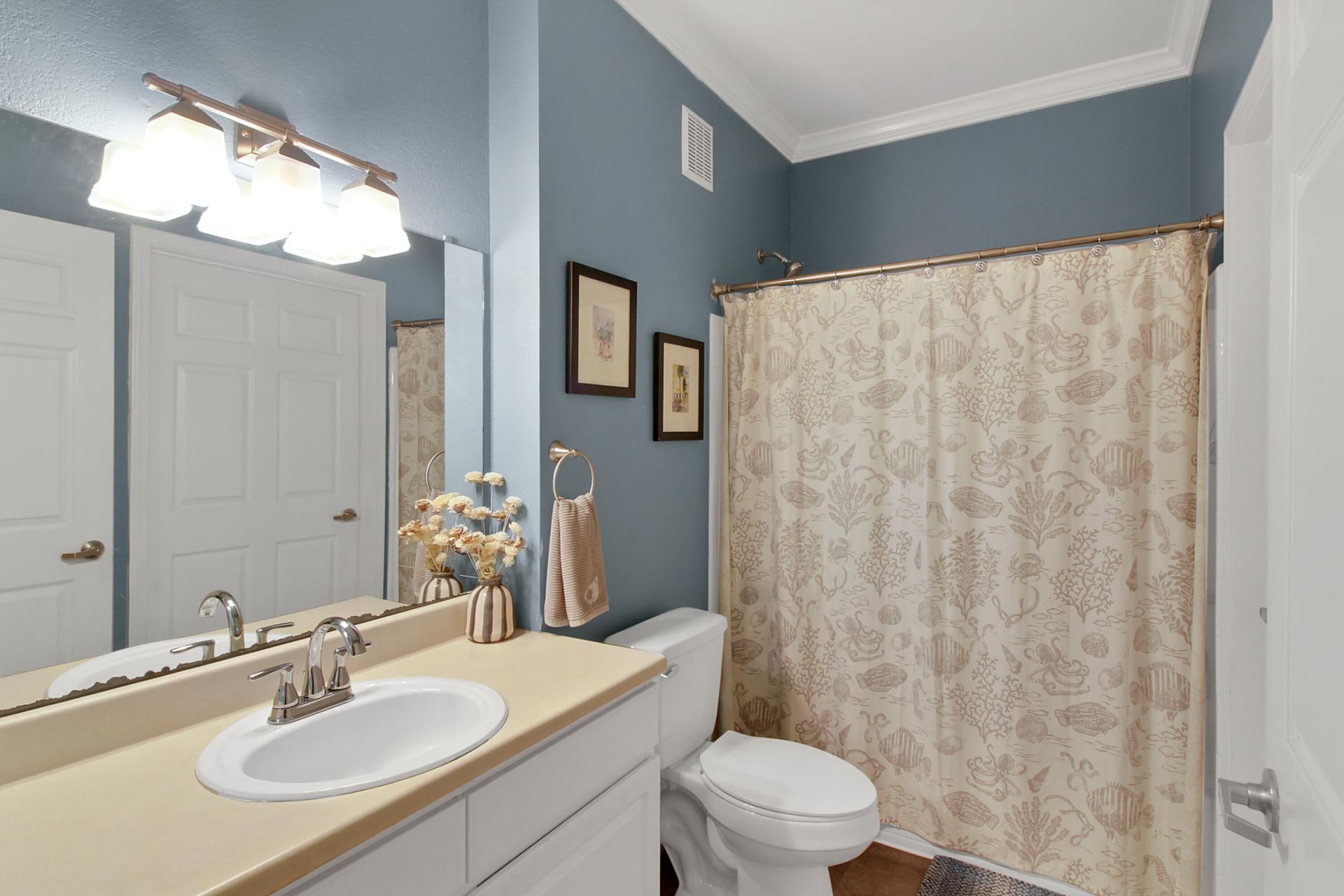 60 Fenwick Hall Allee Alley Photo 15