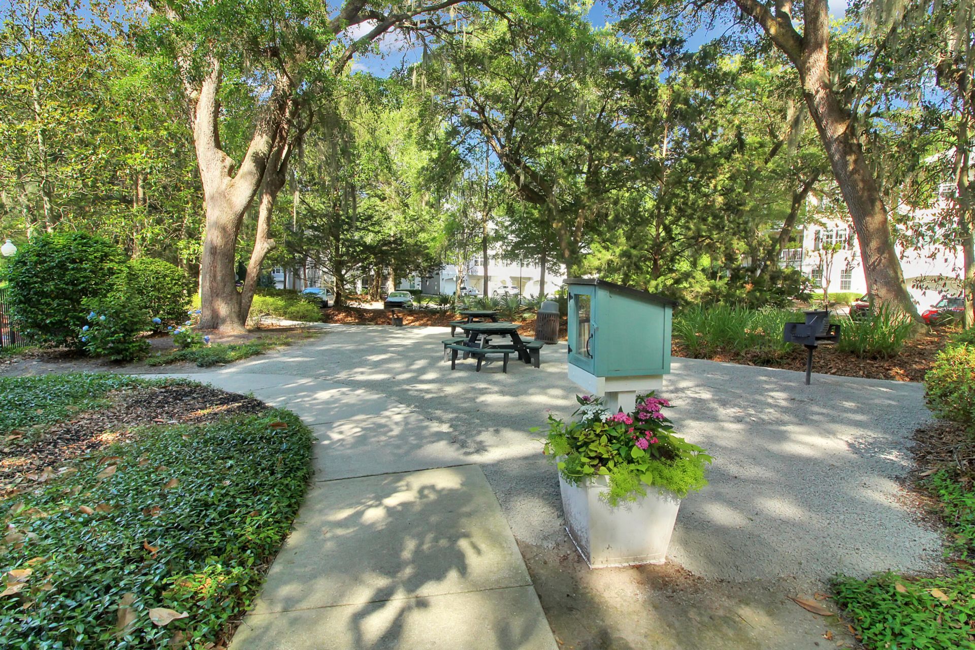60 Fenwick Hall Allee Alley Photo 29
