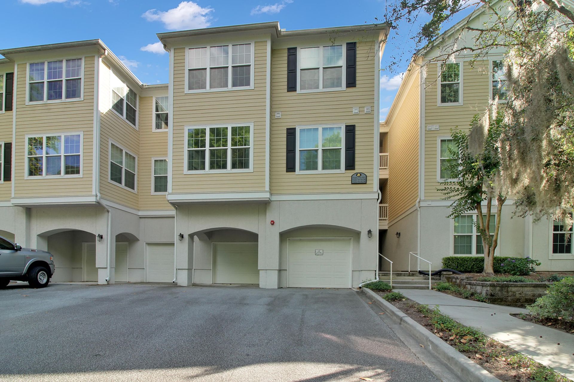 60 Fenwick Hall Allee Alley Photo 31